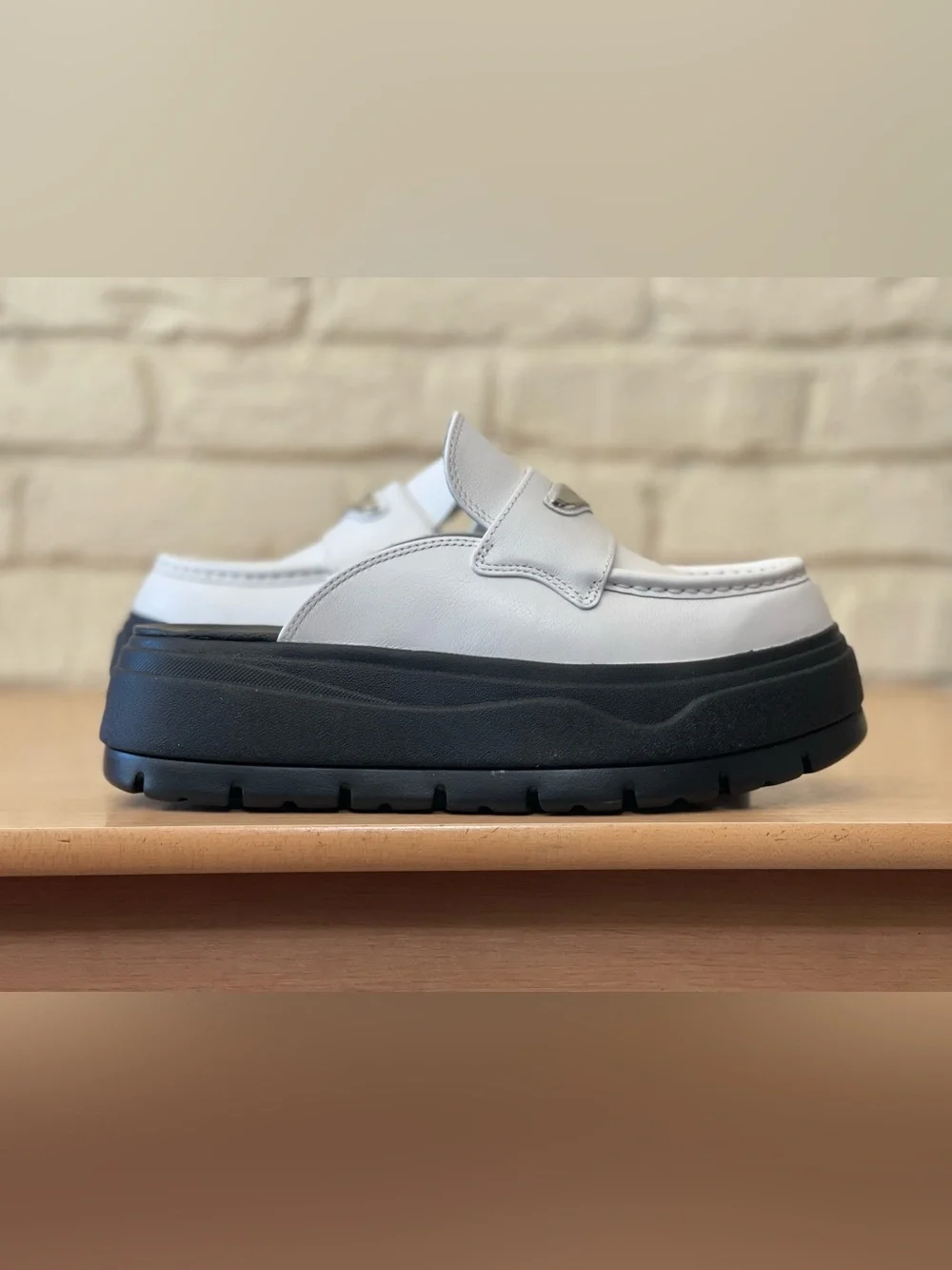 Nike Air Jordan Mule White Black Silver HJ4292-100 Women Sz 10 Slip-on Platform